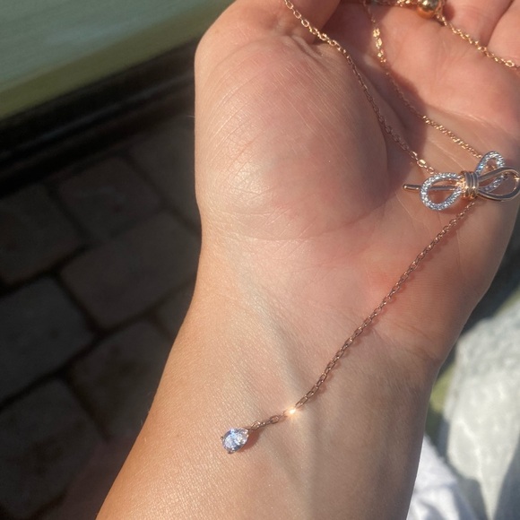 Stunning SWAROVSKI bow and crystal necklace NWOT - Picture 3 of 7